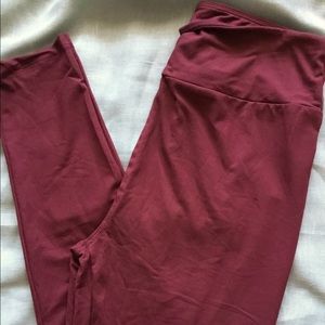 Lularoe OS leggings !! Fits size 2-10.